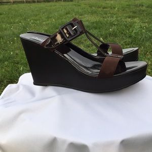 Charles David Amy M100 Strappy Wedges Like New 10